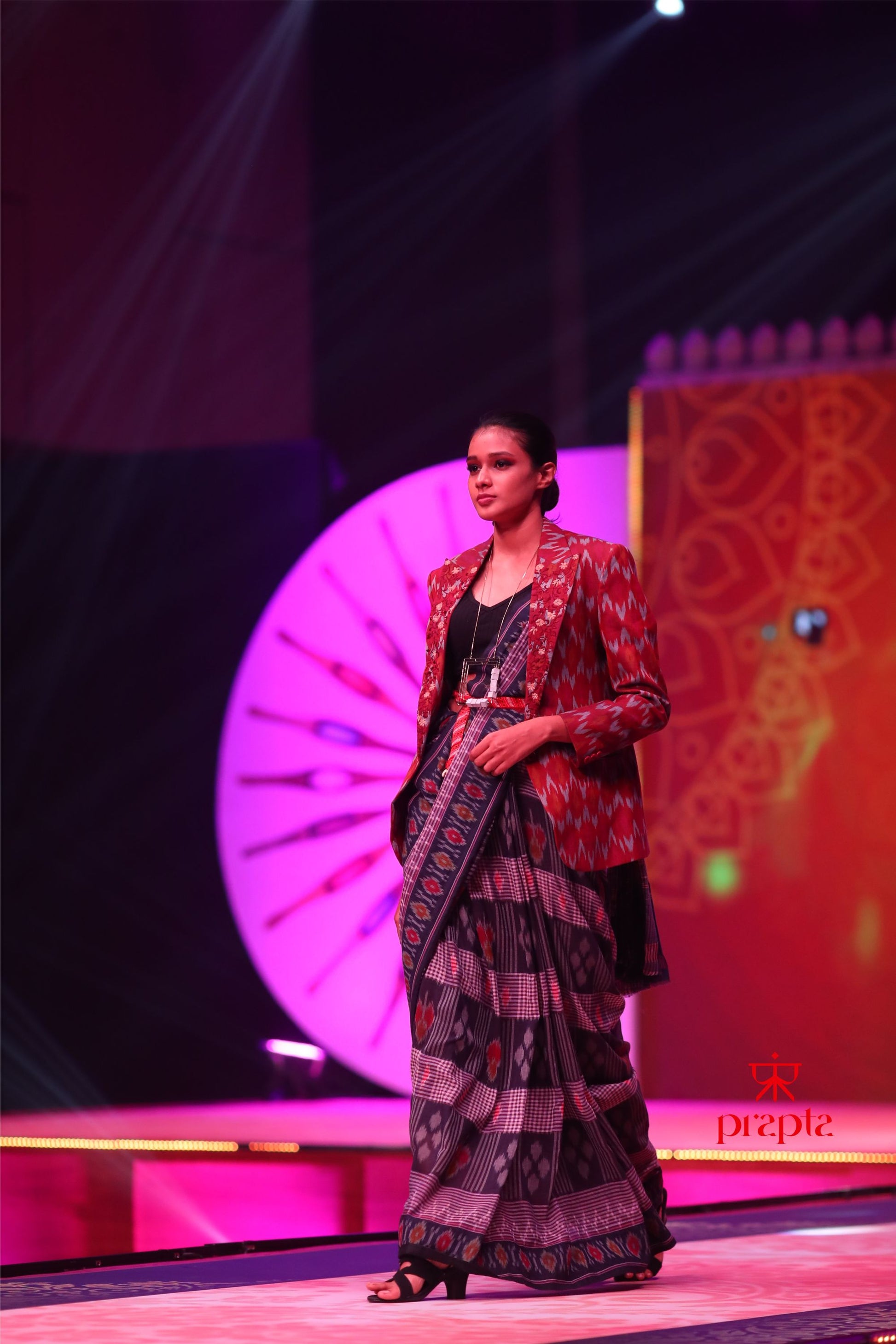 BROWN IKAT BLAZER